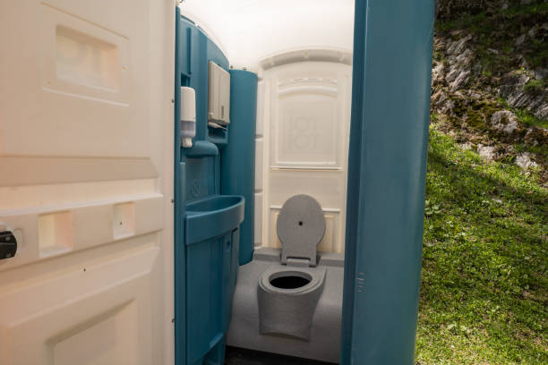 Best Best portable toilet rental  in Clinton, WI
